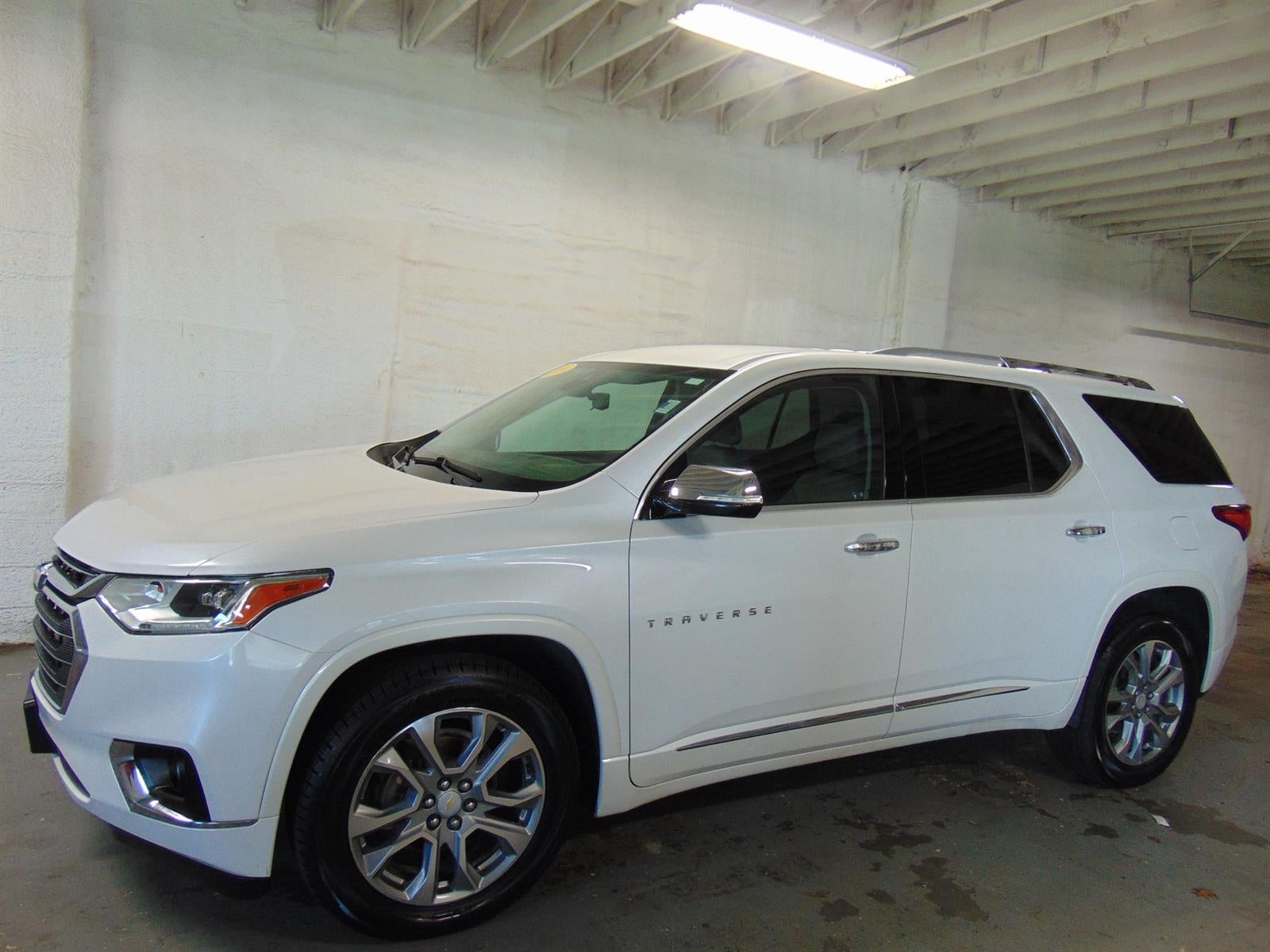 Used 2019 Chevrolet Traverse Premier with VIN 1GNEVKKW2KJ102392 for sale in Emporia, KS