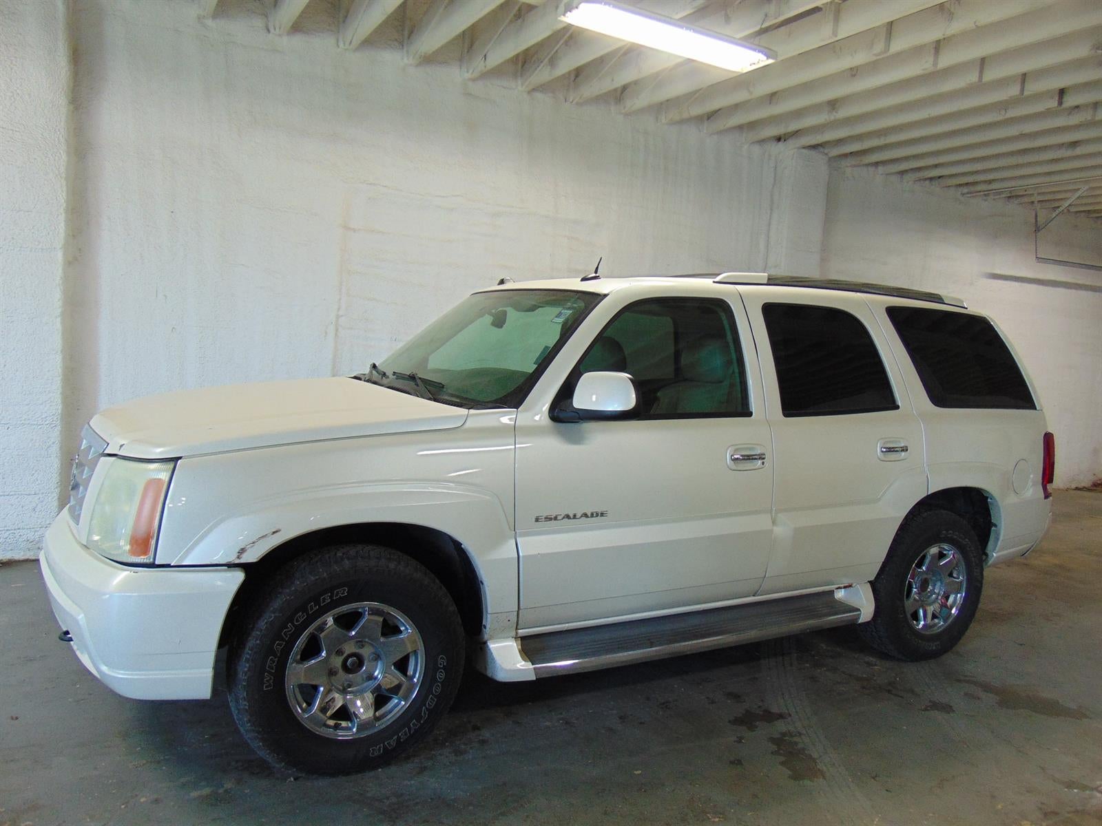 Used 2005 Cadillac Escalade Base with VIN 1GYEK63N45R274910 for sale in Emporia, KS