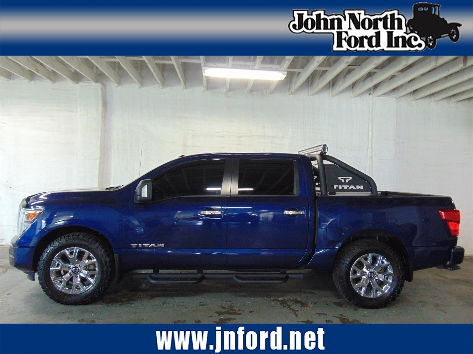 2021 Nissan Titan SV 4X4 Crew Cab's photo