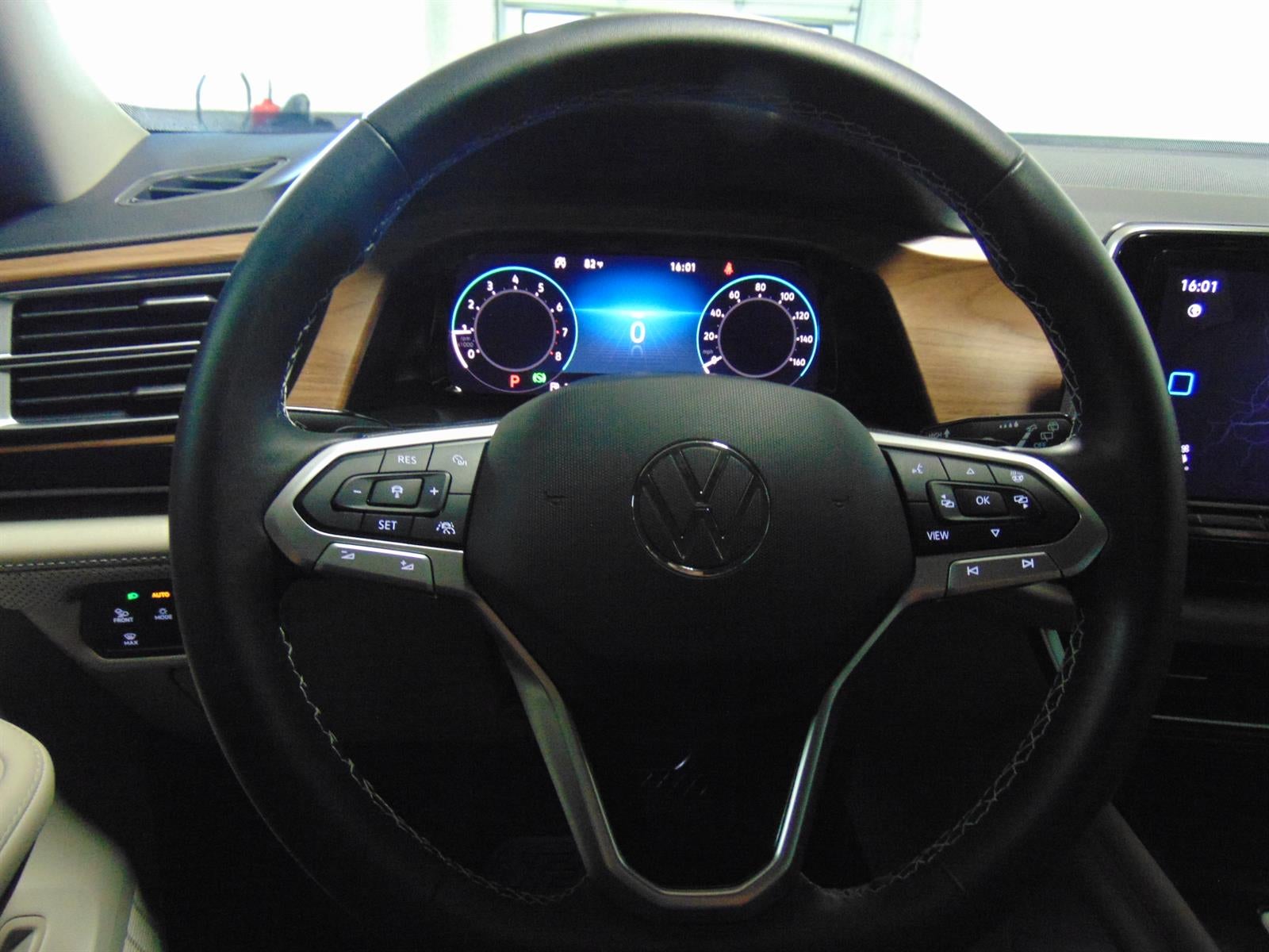2024 Volkswagen Atlas SE