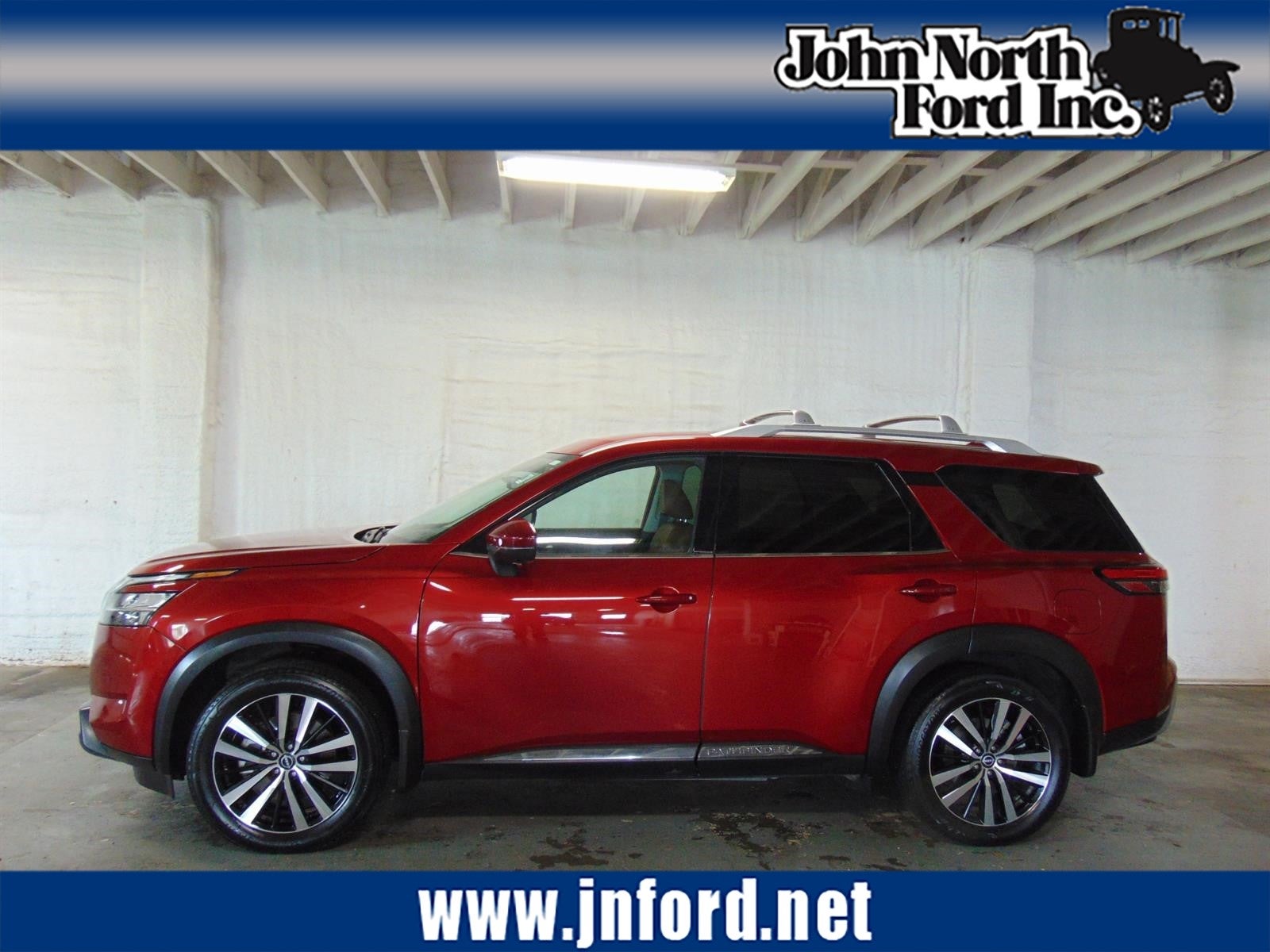 2024 Nissan Pathfinder Platinum 4WD's photo
