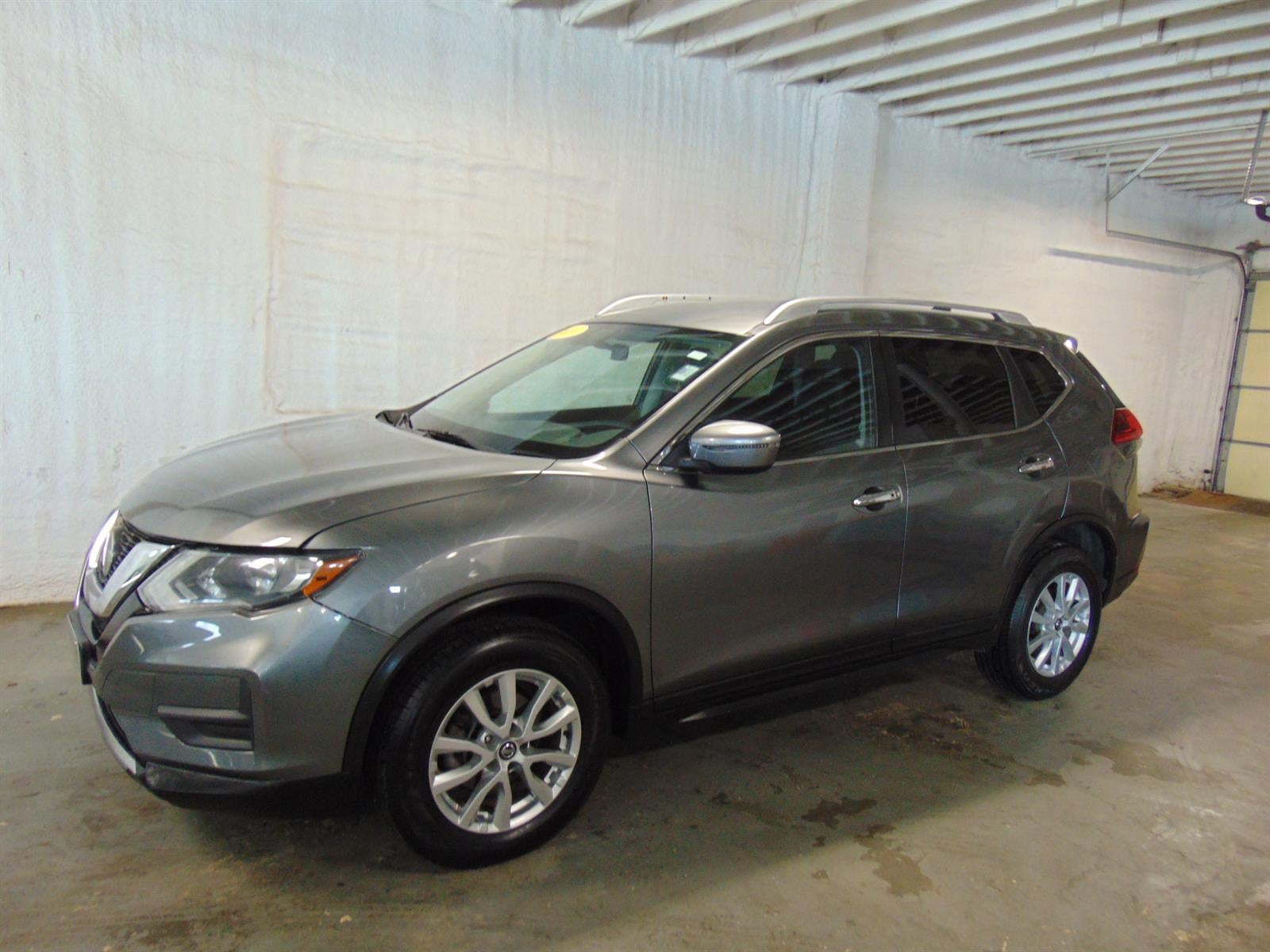 Used 2018 Nissan Rogue SV with VIN KNMAT2MV0JP593980 for sale in Emporia, KS